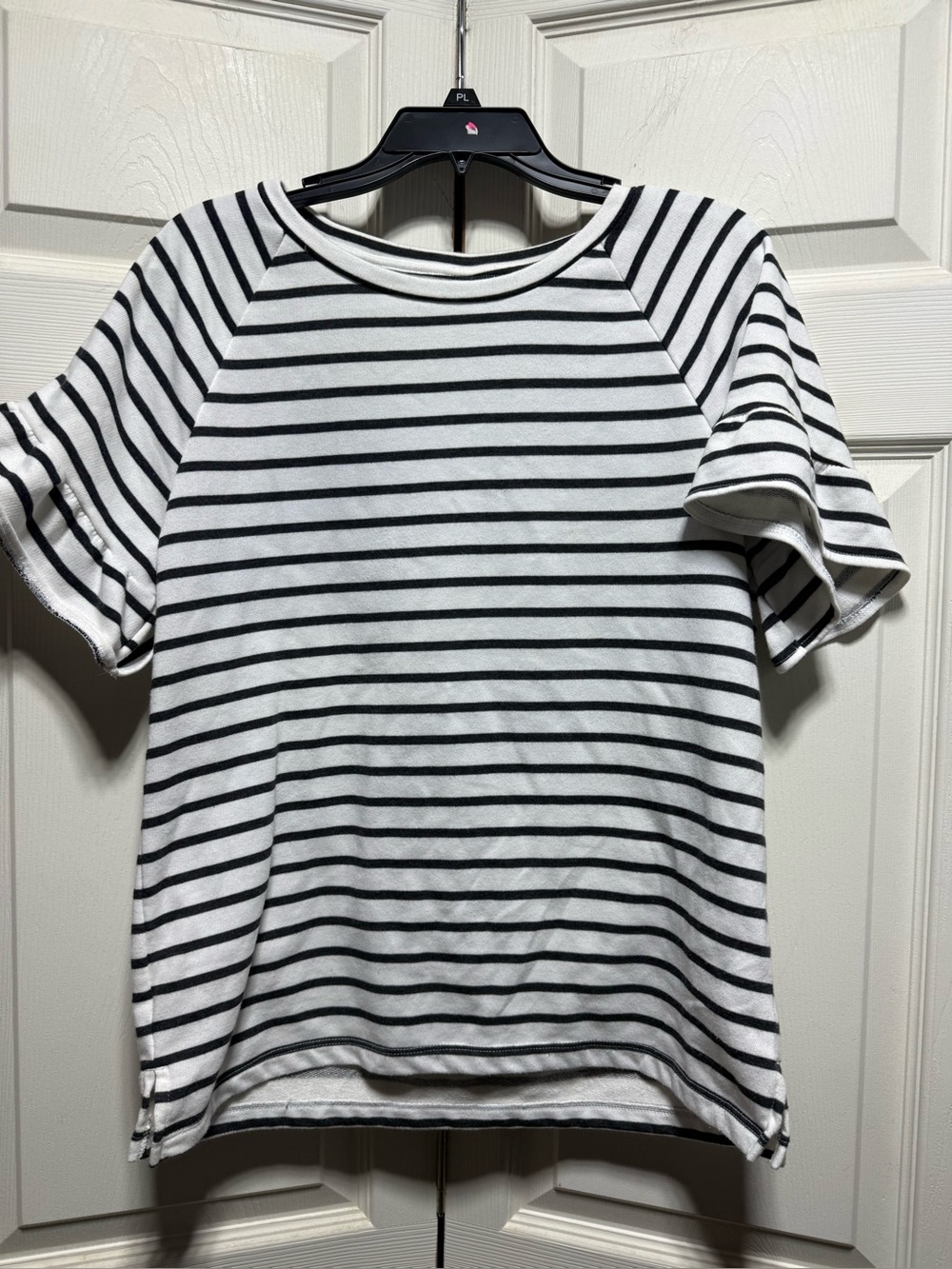 Old Navy white & blue striped flutter sleeve comfy preppy short sleeve med shirt